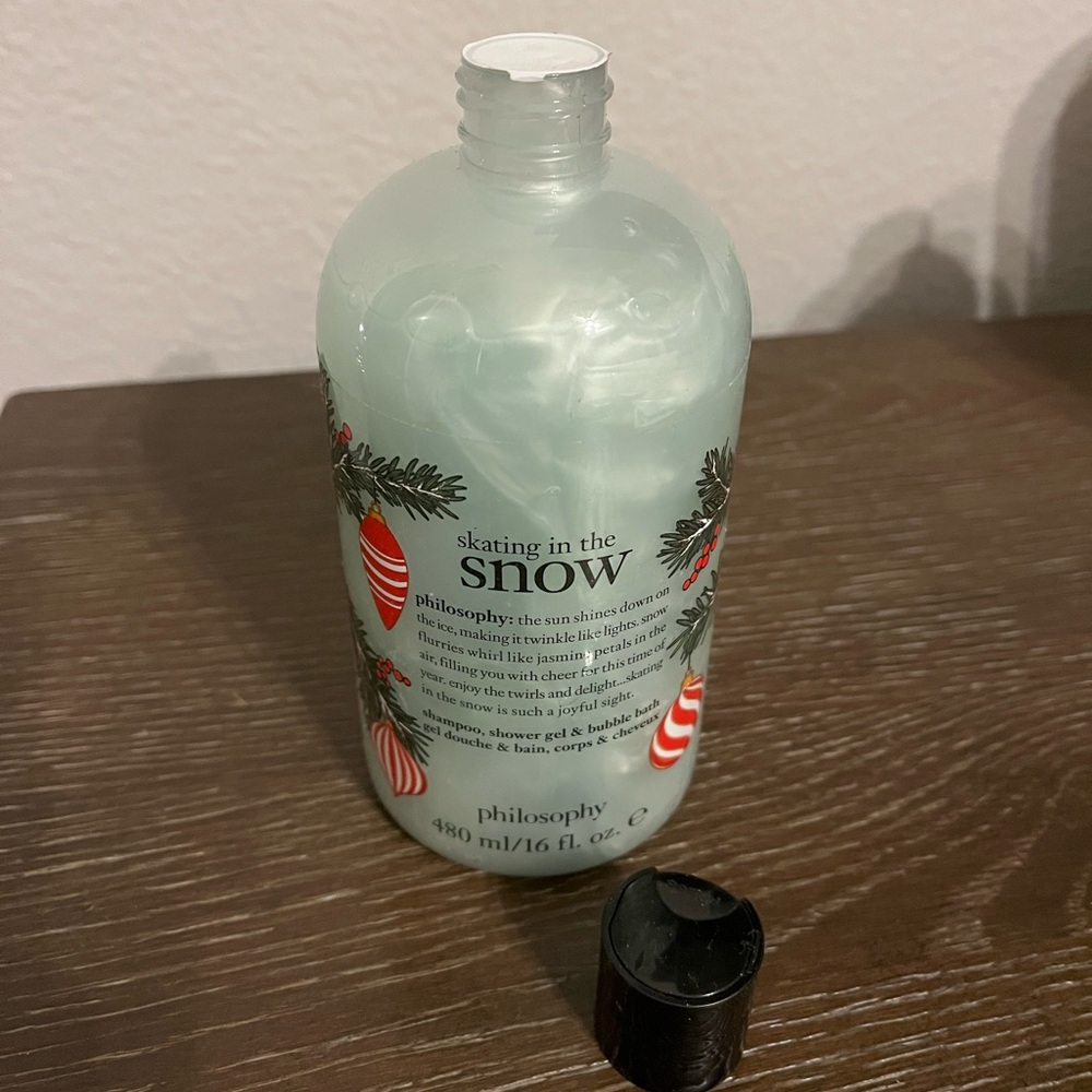 NWOT Philosophy Skating in the Snow Shampoo, Shower Gel and Bubble Bath - Picture 2 of 2